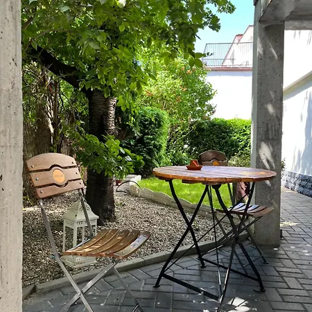 Lägenhet Smart - Z Pieknym Ogrodem I Sniadaniami