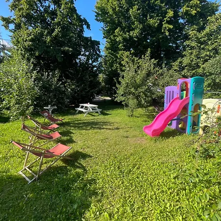 Smart 公寓 尤斯托尼莫斯基