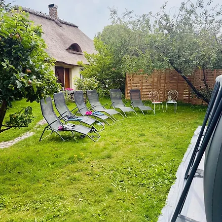 Smart - Z Pieknym Ogrodem I Sniadaniami Lägenhet Ustronie Morskie